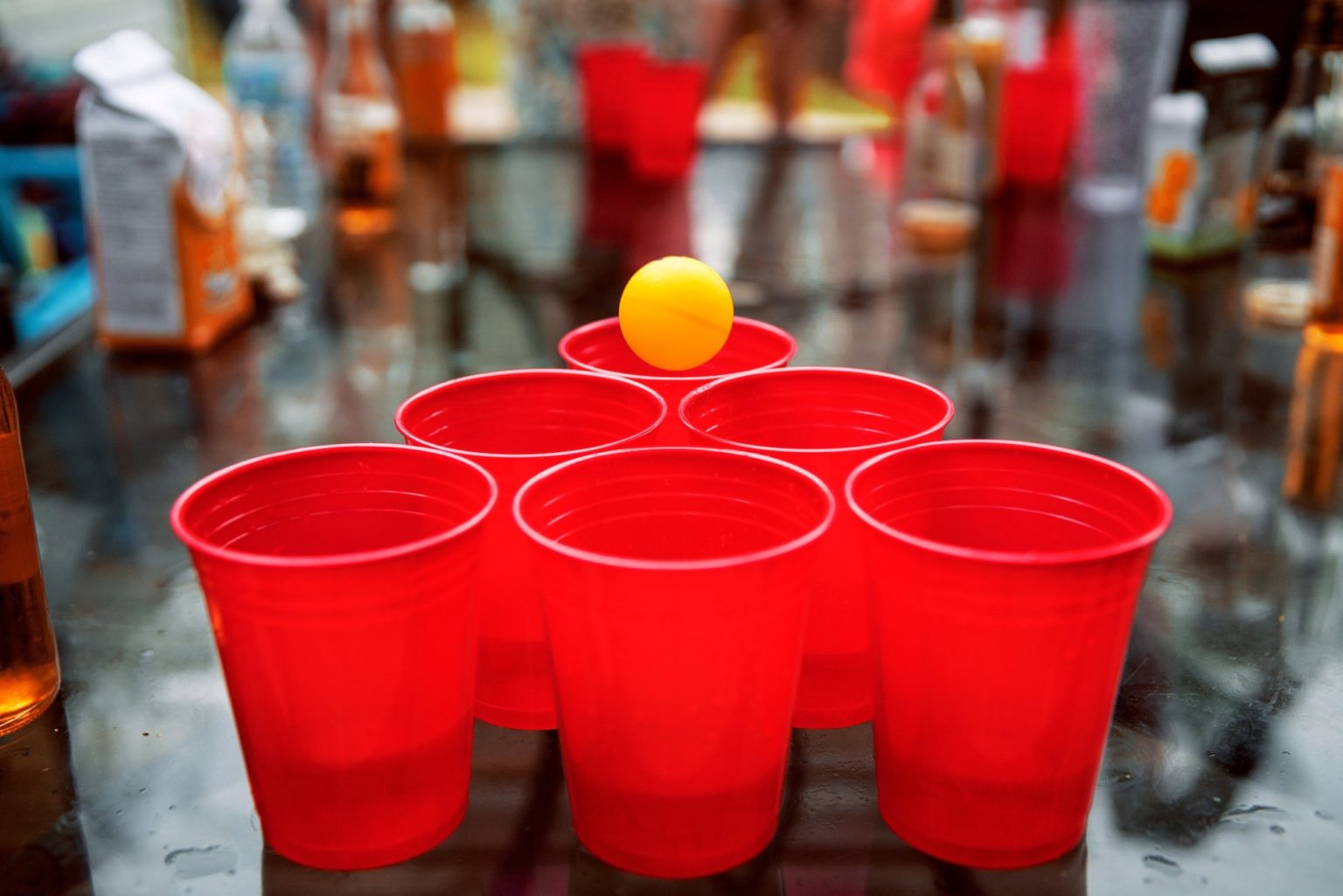 Beer Pong : Jeu de bière entre amis - MaBièreBox - Le Blog